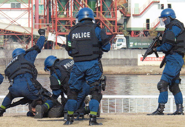 兵庫県警が港湾関係機関とテロ対策訓練