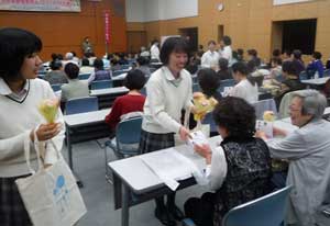 埼玉県警が詐欺被害防止呼び掛ける「母の日」の集い開く