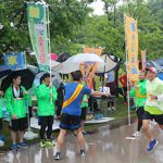 金沢城リレーマラソンで石川県警チームがタスキつなぐ