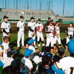 埼玉県警野球部の少年野球教室に女子プロチームが応援参加