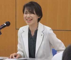 鳥取県警の佐野本部長が女性刑事セミナーで講演