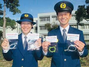  徳島県警察学校の初任科生が交通安全祈願のミサンガ製作