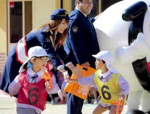 広島県世羅署で児童虐待防止推進月間の広報キャンペーン実施