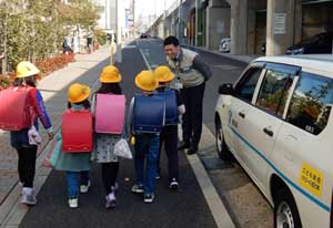 愛知県警の働き掛けで「東邦ガス」が子供の見守り活動に協力