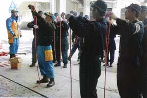  兵庫県警察学校でレスキュー伝承官が災害警備の授業を実施
