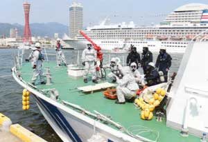  兵庫県警が神戸港テロ対策合同訓練を実施