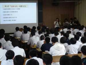  熊本県警の大学生サイバーボランティアが高専で講話