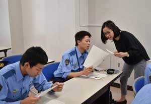 長野県警が初任科生対象にアメリカ人講師の英会話教養
