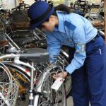 愛知県半田署で無施錠自転車に鍵掛けする「愛の鍵」大作戦