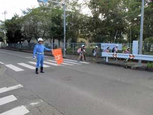  埼玉県警の各署が歩行者優先対策の強化日に一斉街頭活動