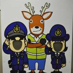 広島県警の防犯マスコット「モシカ」の顔出しパネルを製作