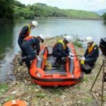 佐賀県小城署で舟艇組立・操法と要救助者救出訓練を実施