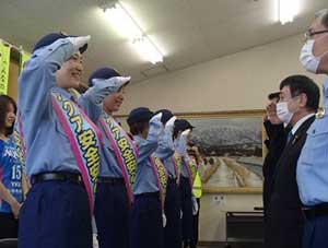 富山県黒部署が女子バレーボールチームを安全安心PR隊に委嘱