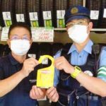 兵庫県丹波署では侵入盗被害防止の啓発用ドアノブポップを製作