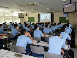  長野県警が警察学校で語学のオンライン授業を実施