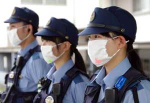  福島県福島署が「蓄光雪うさぎマスク」を作製
