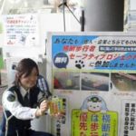 岡山県岡山西署で「たま警視」の吸着ターポリンを製作