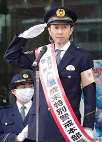  滋賀県警が武豊騎手を招いて歳末特別警戒出動式