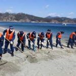 岩手県釜石署が震災行方不明者の海中・海岸捜索を実施