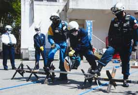 兵庫県警が警察センターで災害警備訓練