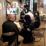 奈良県天理署が新型コロナワクチンの接種会場で防犯・交通安全指導