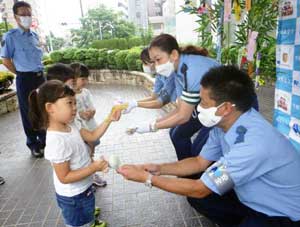 愛知県千種署が「防犯・交通安全七夕飾り」を設置