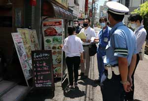 神奈川県警が横浜中華街で合同啓発指導