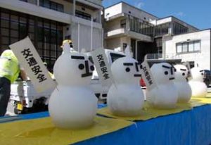  岐阜県飛騨署が「真夏の雪だるま」で事故防止キャンペーン