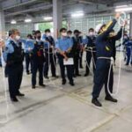 香川県丸亀署の交番・駐在所員で災害時の手信号・ロープ結索訓練