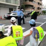 奈良県奈良西署で小学生見守る交通安全街頭活動