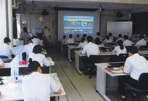  兵庫県警が高校生に災害警備の特別講演を実施
