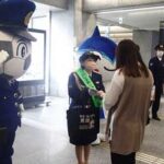 静岡県警がタレント・久保ひとみさんと詐欺被害防止の啓発活動