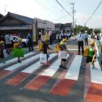 京都府亀岡署が「トリックアート化された横断歩道」を設置