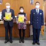 奈良県郡山署が自治会に特殊詐欺被害防止チラシを贈呈