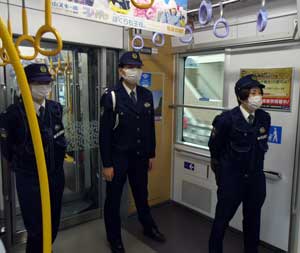  埼玉県所沢署が鉄道施設で交通安全のキャンペーン
