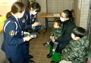 北海道札幌方面手稲署で小学生向けの交通安全ルールブックを作製