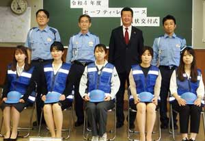 愛知県犬山署で女性会社員を交通安全ボランティアに任命