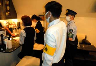  神奈川県警が横浜市の繁華街で夜間一斉合同査察
