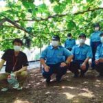 岡山県玉島署の若手が果樹園で体験研修