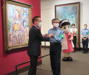 岡山県倉敷署が美術館の名画とタイアップの防犯イベント行う