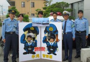 富山県氷見署の若手が警察官顔出しパネルを制作