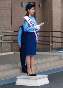  和歌山県御坊署でモデル・本谷紗己さんを一日警察署長に委嘱