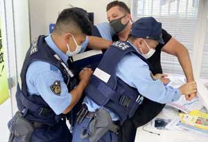  福岡県中央署が米空軍特別捜査官招きサバイバル逮捕術訓練