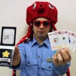 神奈川県警がペーパークラフト「子供警察手帳」製作