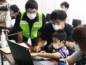  埼玉県警がプログラミング通じた小学生対象の採用セミナー開く