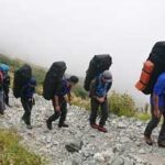 富山県警の山岳警備隊が秋山遭難救助訓練を実施
