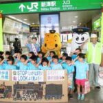 新潟県秋葉署が地元企業マスコットと園児対象の交通安全イベント