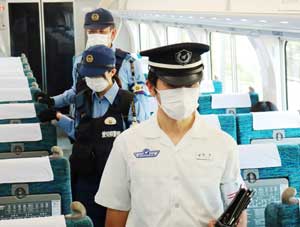  愛知県警鉄警隊が名古屋鉄道と営業中列車内でパトロール