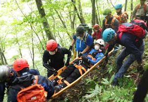  宮城県警で秋山遭難救助訓練を実施