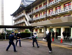  奈良県奈良署・天理署が奈良マラソン2022のテロ対処訓練